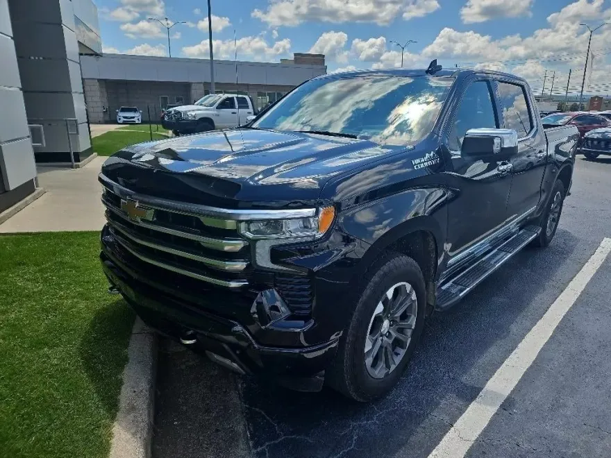 2023 Chevrolet Silverado 1500 High Country photo 1