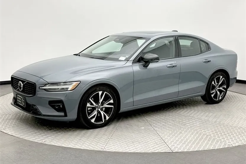 2024 Volvo S60 B5 Plus photo 1
