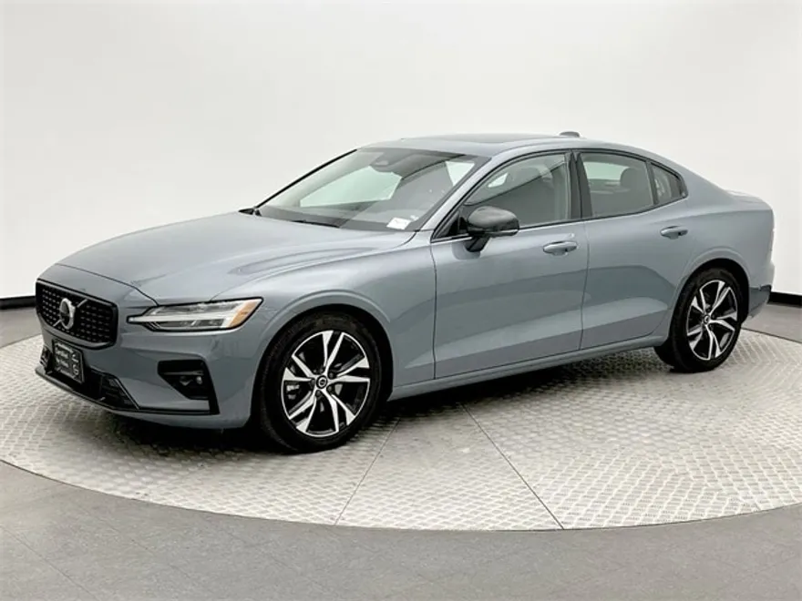 2024 Volvo S60 B5 Plus photo 1
