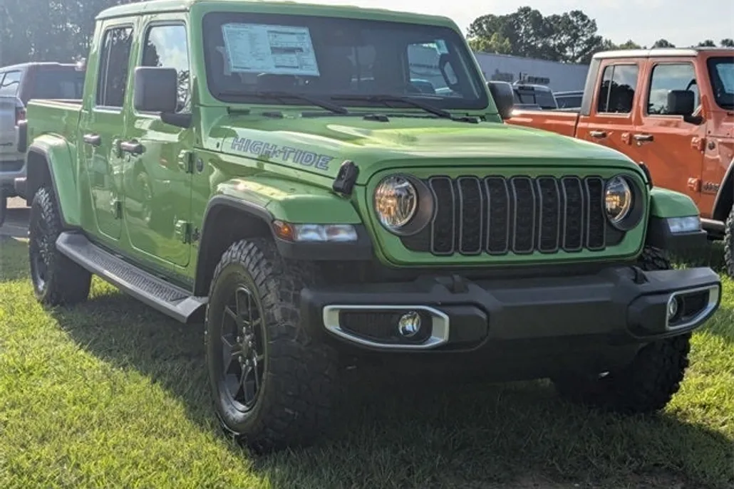 2025 Jeep Gladiator Sport photo 1