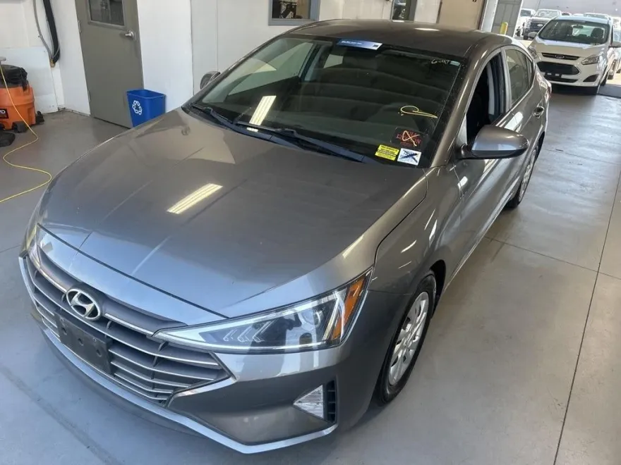 2019 Hyundai Elantra SE photo 1
