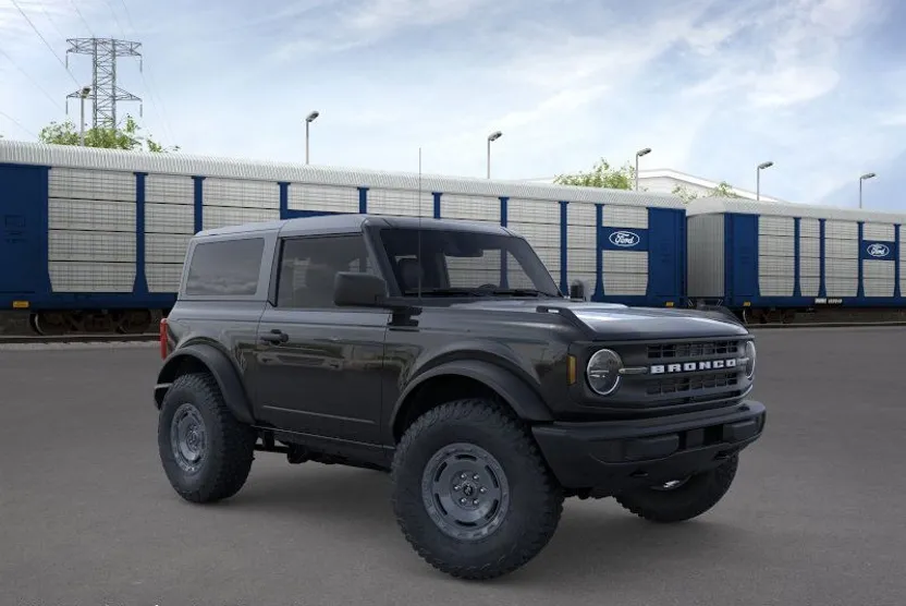 2025 Ford Bronco Base photo 1
