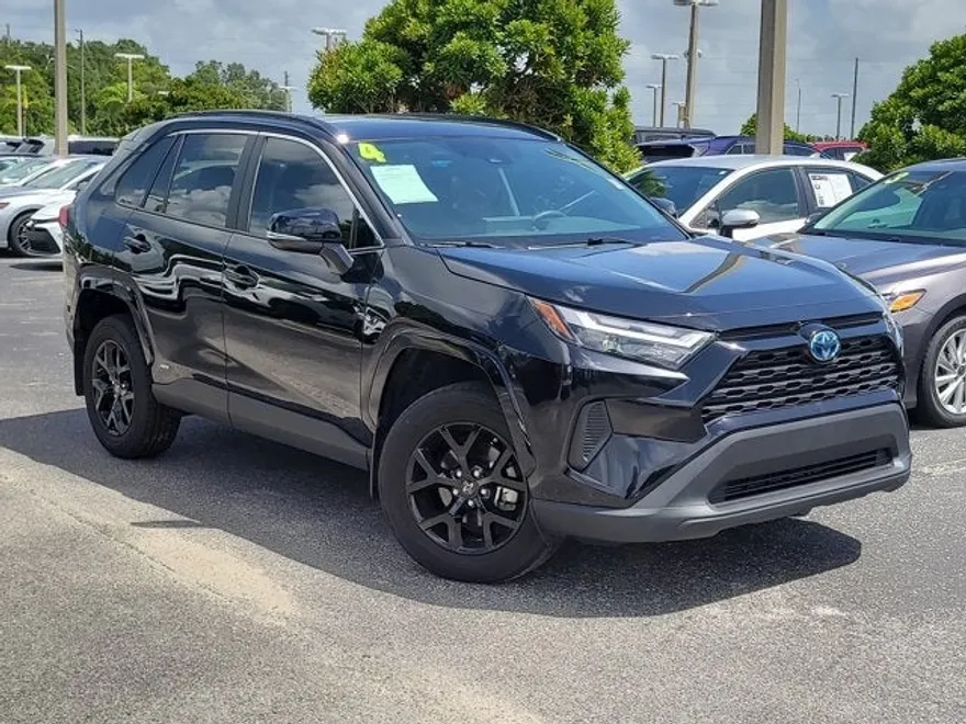 2024 Toyota RAV4 Hybrid XLE photo 1
