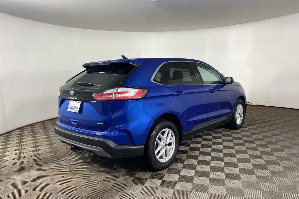 2022 Ford Edge SEL photo 1