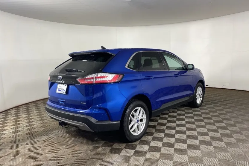 2022 Ford Edge SEL photo 1