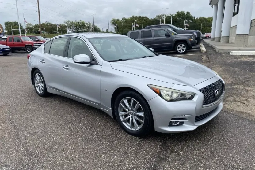 2015 Infiniti Q50 Premium photo 1