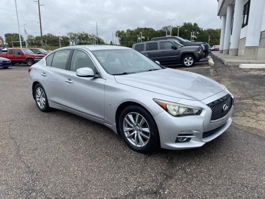 2015 Infiniti Q50 Premium photo 1