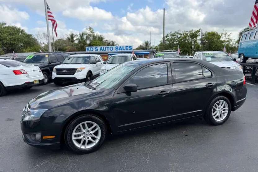 2012 Ford Fusion S photo 1