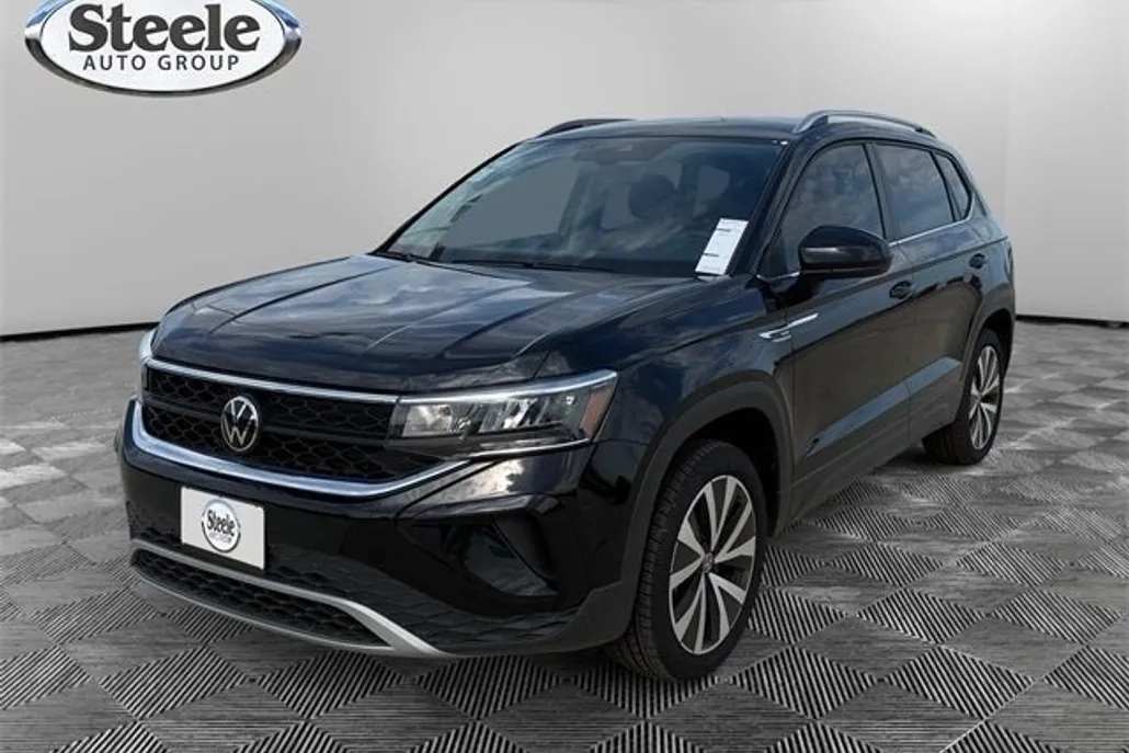 2024 Volkswagen Taos SE photo 1