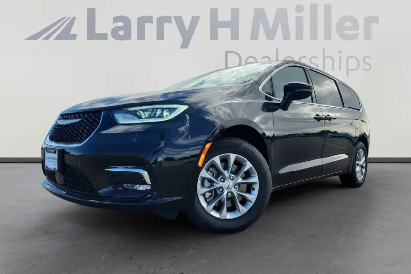 2025 Chrysler Pacifica photo 1