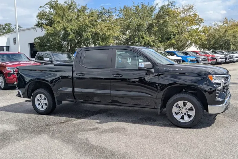 2024 Chevrolet Silverado 1500 LT photo 1