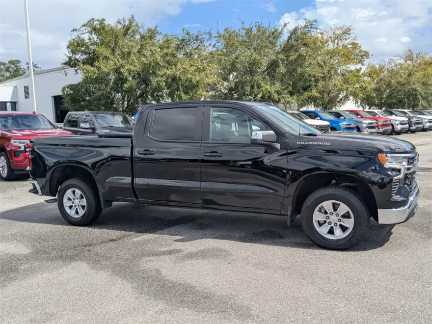 2024 Chevrolet Silverado 1500 LT photo 1