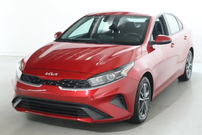 2023 Kia Forte LXS photo 1