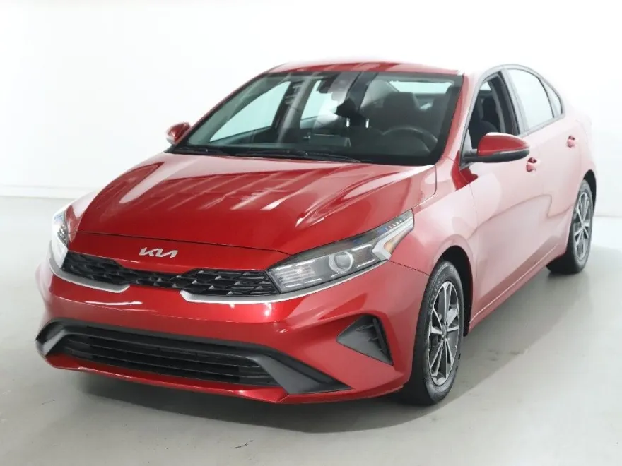 2023 Kia Forte LXS photo 1
