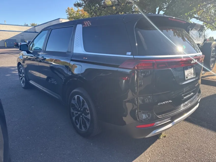 2024 Kia Carnival EX photo 1
