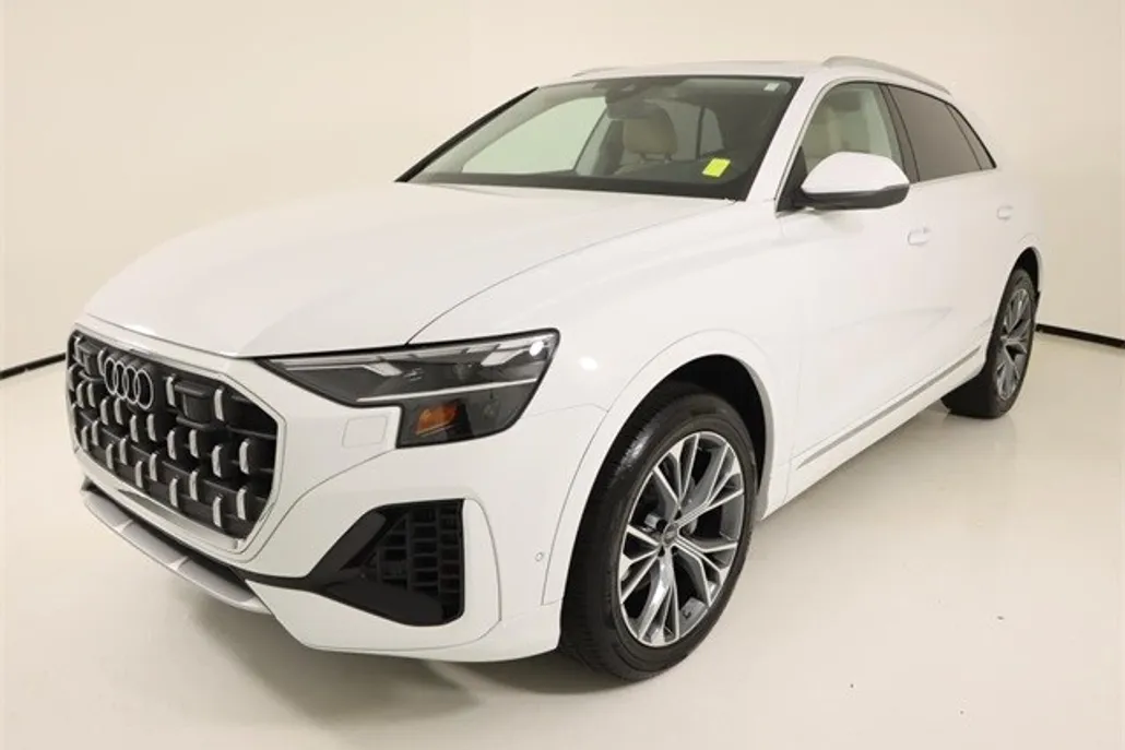2025 Audi Q8 55 Premium Plus photo 1