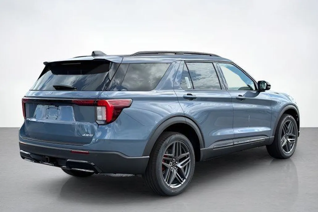 2025 Ford Explorer ST-Line photo 1