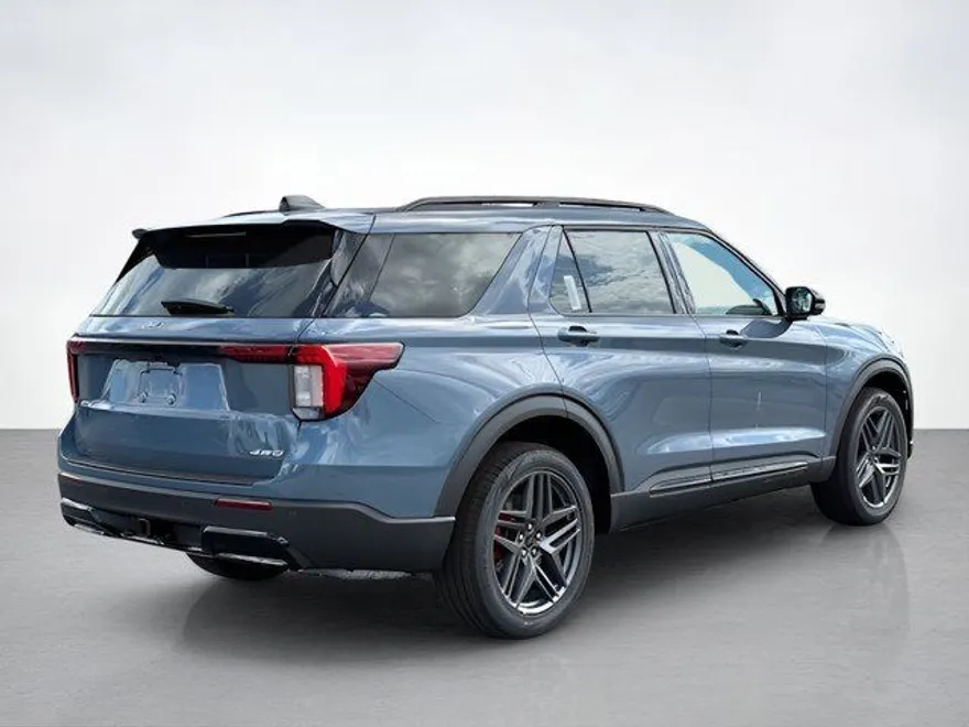 2025 Ford Explorer ST-Line photo 1