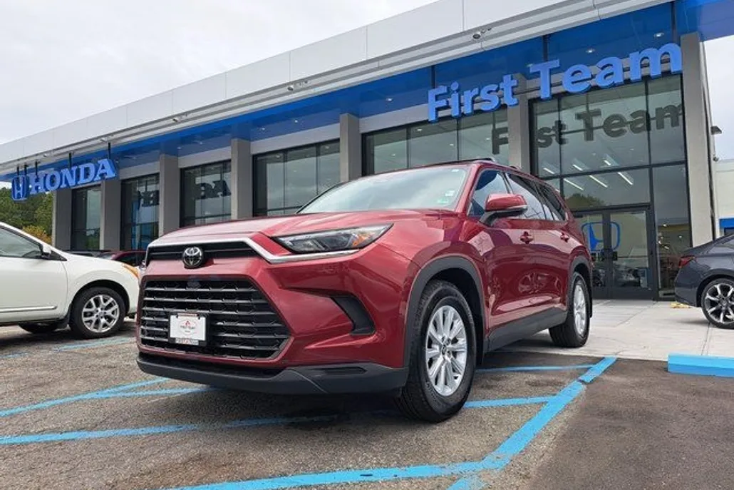 2024 Toyota Grand Highlander Hybrid XLE photo 1