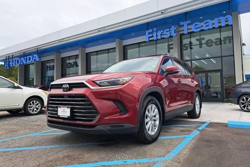 2024 Toyota Grand Highlander Hybrid XLE photo 1