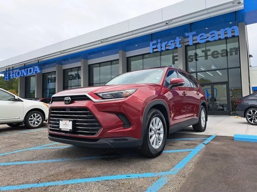 2024 Toyota Grand Highlander Hybrid XLE photo 1