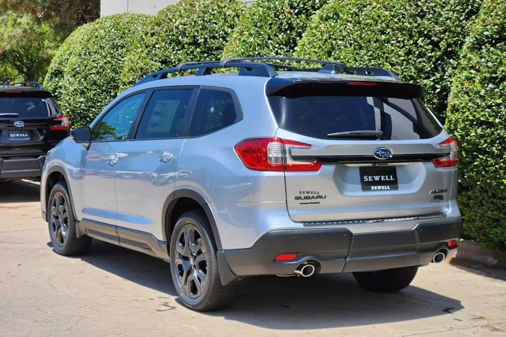 2025 Subaru Ascent Onyx Edition Touring photo 1
