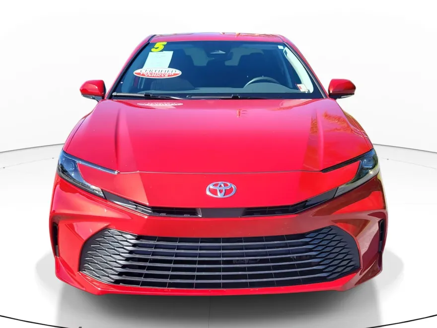 2025 Toyota Camry LE photo 1