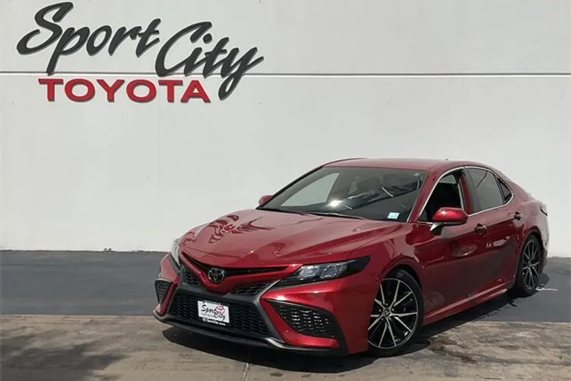 2021 Toyota Camry SE photo 1