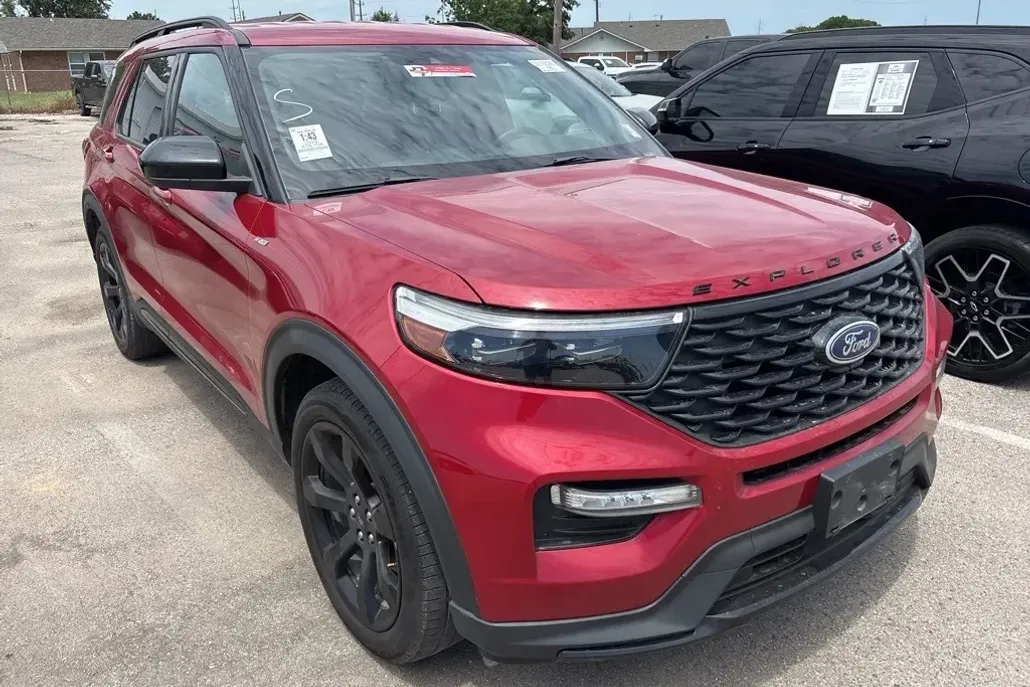 2023 Ford Explorer ST-Line photo 1