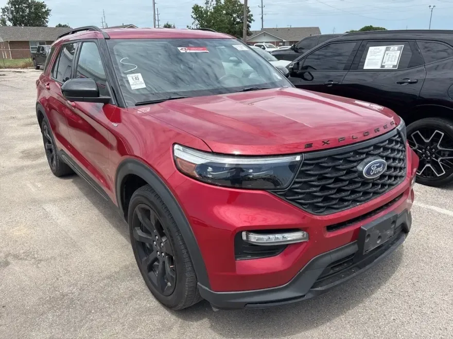 2023 Ford Explorer ST-Line photo 1