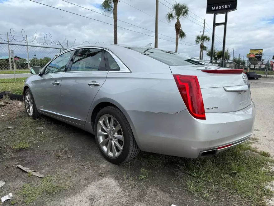 2013 Cadillac XTS Luxury photo 1