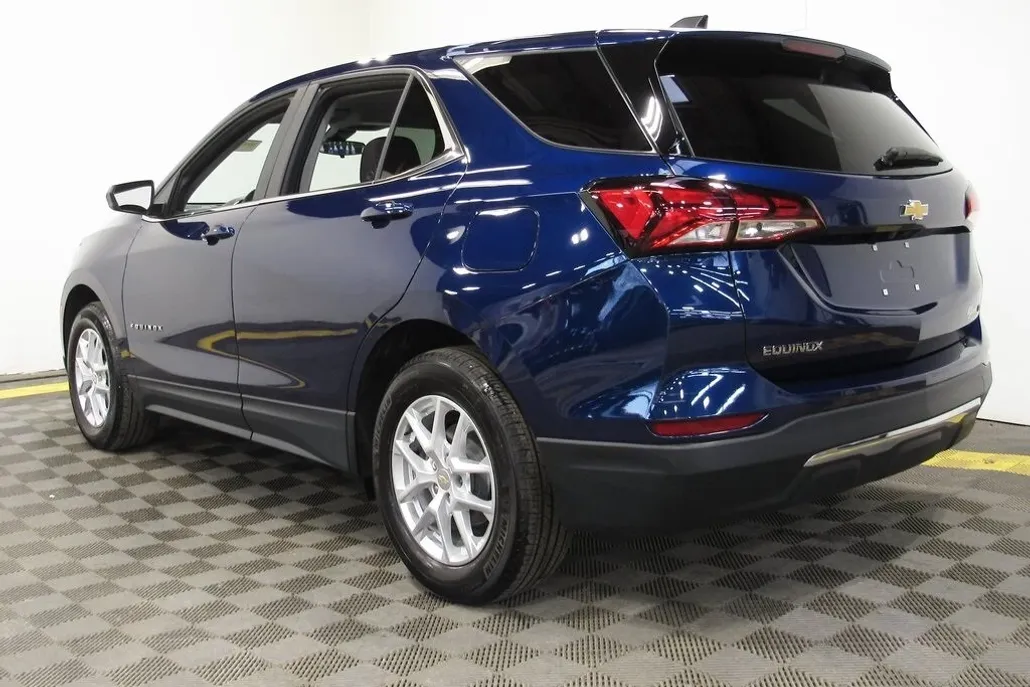 2022 Chevrolet Equinox LT photo 1