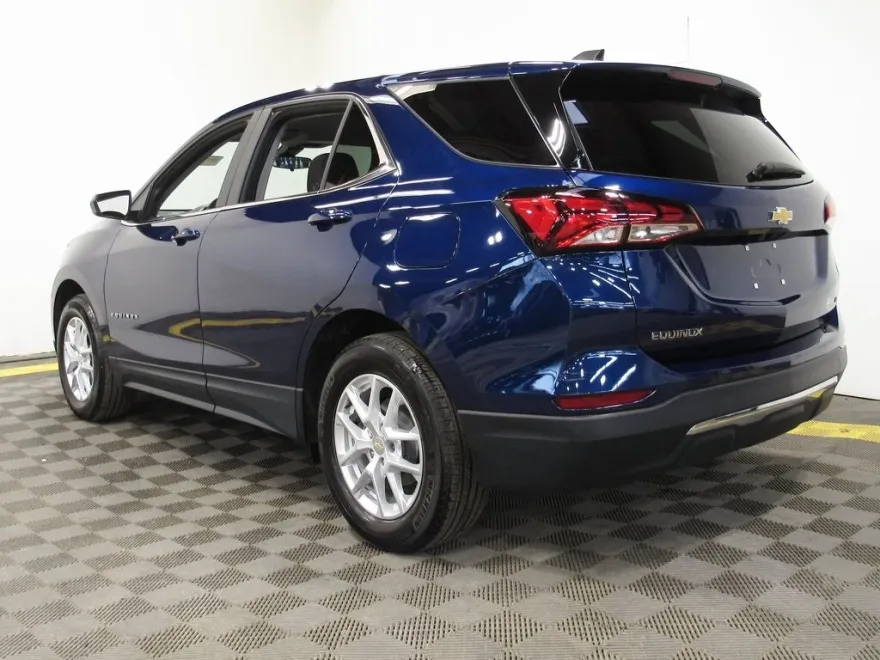 2022 Chevrolet Equinox LT photo 1