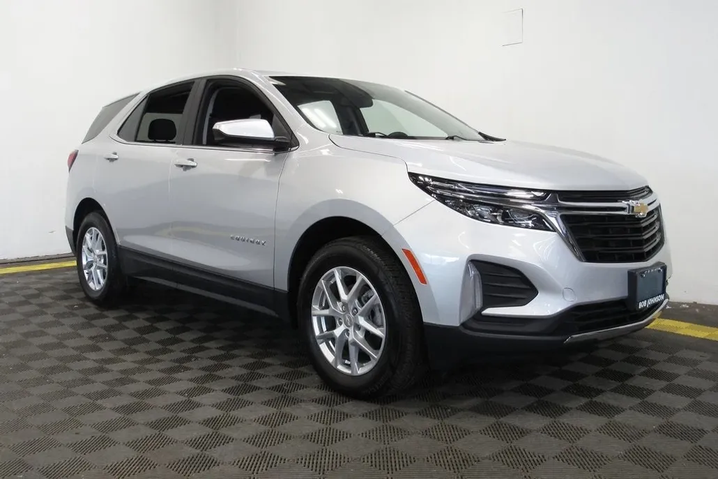 2022 Chevrolet Equinox LT photo 1