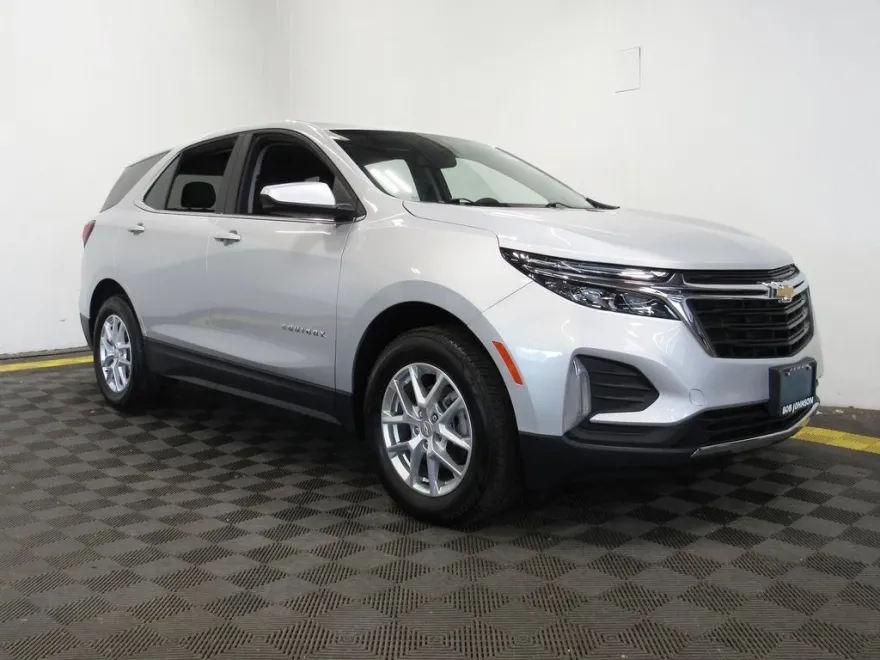 2022 Chevrolet Equinox LT photo 1