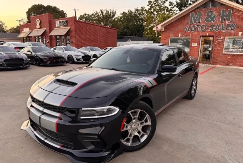 2016 Dodge Charger SXT photo 1