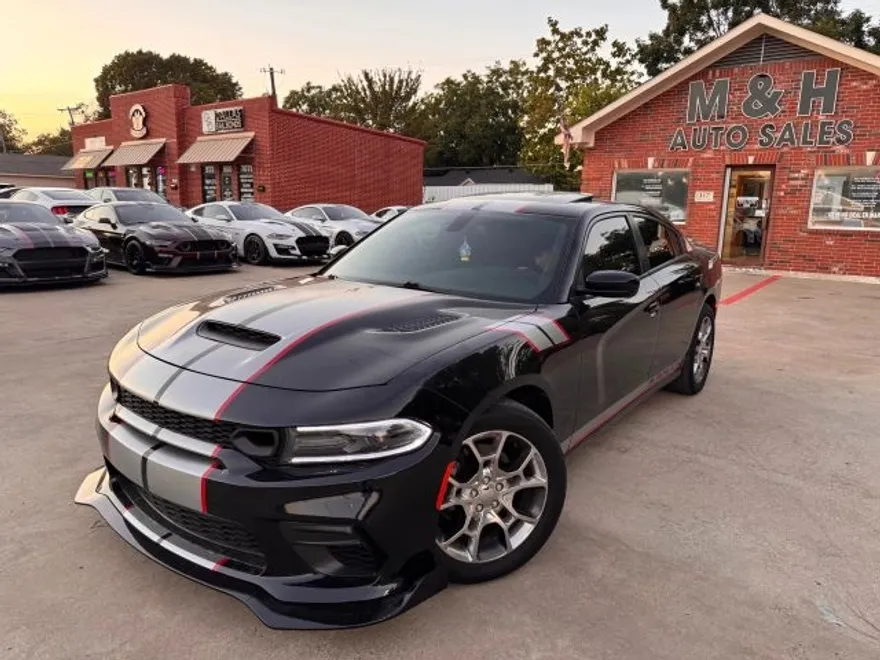 2016 Dodge Charger SXT photo 1