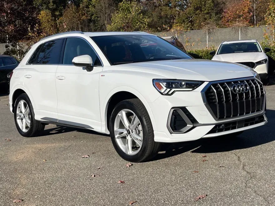 2024 Audi Q3 45 TFSI S line Premium photo 1