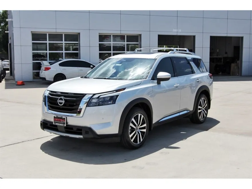 2025 Nissan Pathfinder Platinum photo 1