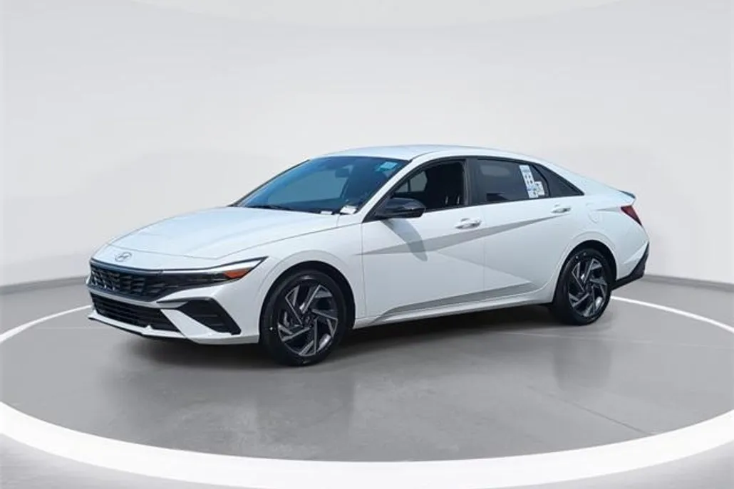 2025 Hyundai Elantra SEL Sport photo 1