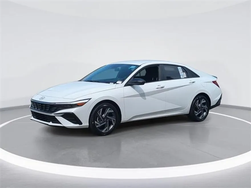 2025 Hyundai Elantra SEL Sport photo 1