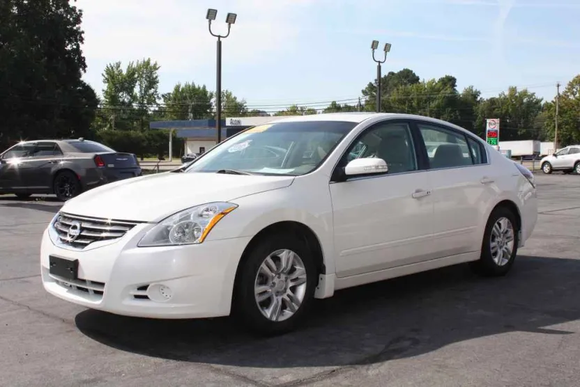 2011 Nissan Altima 2.5 photo 1