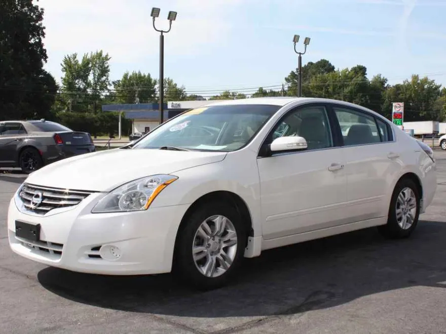 2011 Nissan Altima 2.5 photo 1