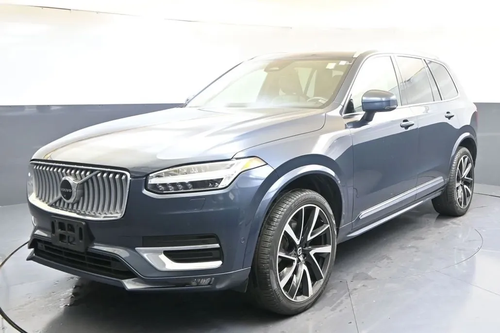2023 Volvo XC90 AWD Plus photo 1