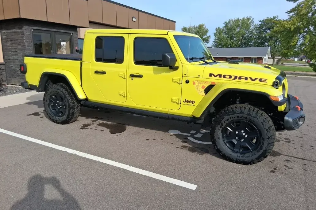 2023 Jeep Gladiator Mojave photo 1