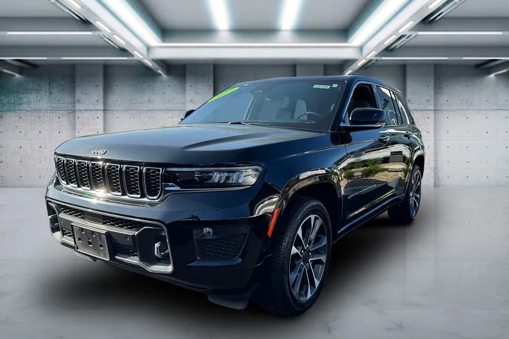 2022 Jeep Grand Cherokee Overland photo 1