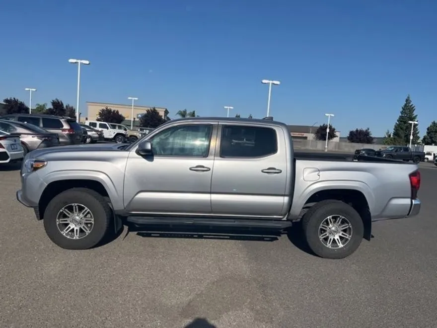 2020 Toyota Tacoma SR5 photo 1