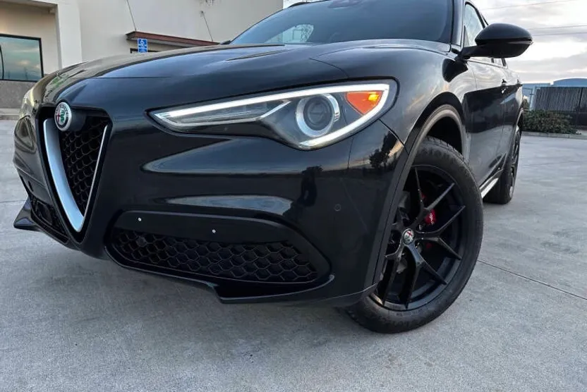 2018 Alfa Romeo Stelvio Ti Sport photo 1