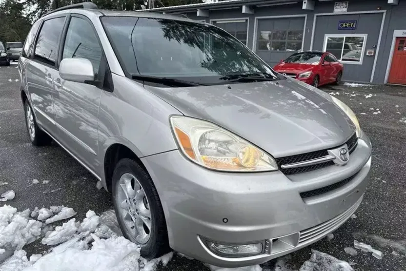 2005 Toyota Sienna XLE Limited photo 1