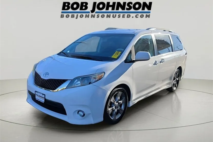 2014 Toyota Sienna SE photo 1